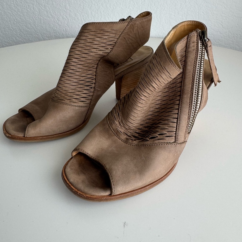 Paul Green Taupe Peep-Toe Heels